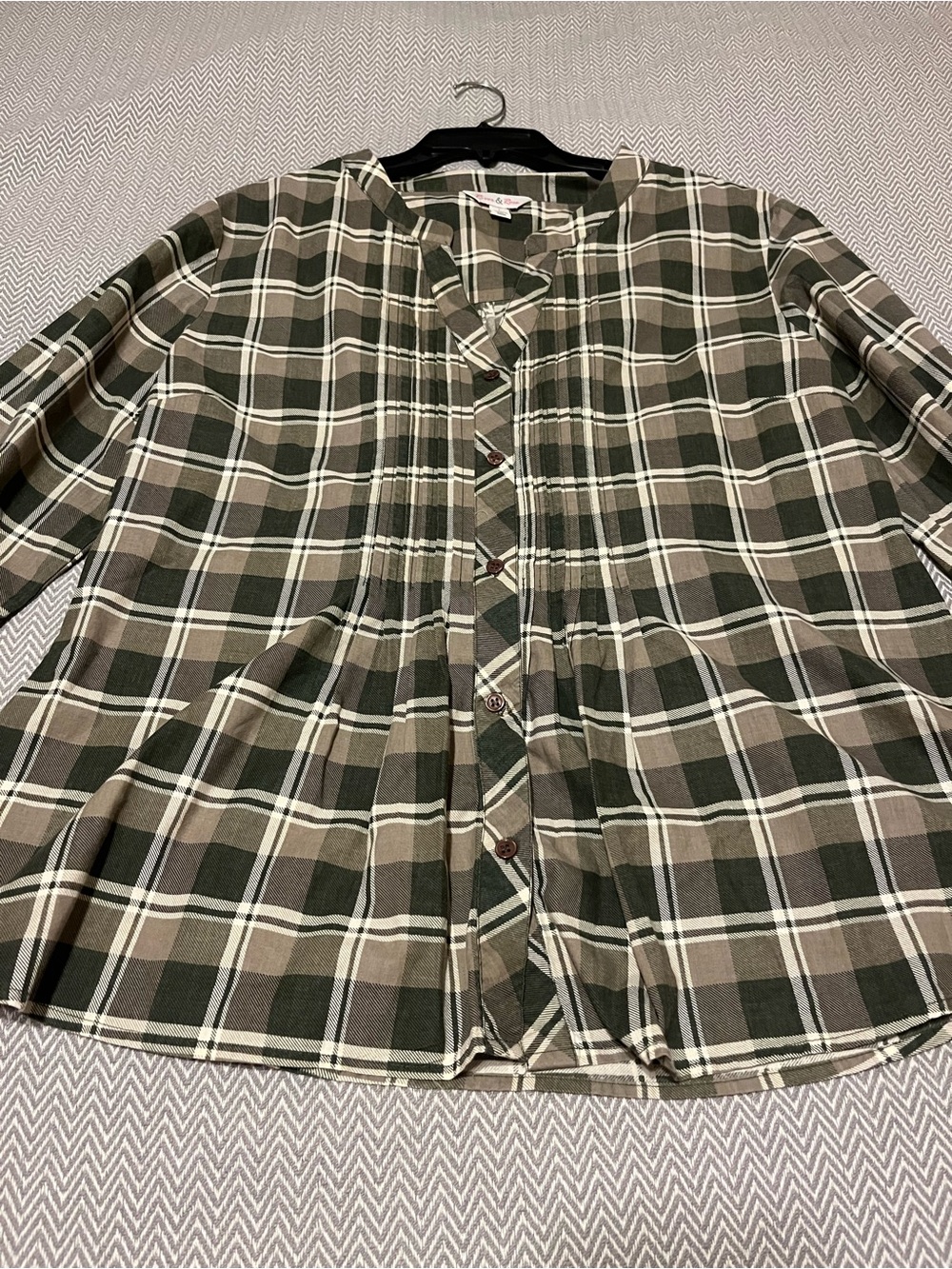 River & Rose Green Plaid Button-Up Shirt. 100% cotton. Feminine Details. Large.